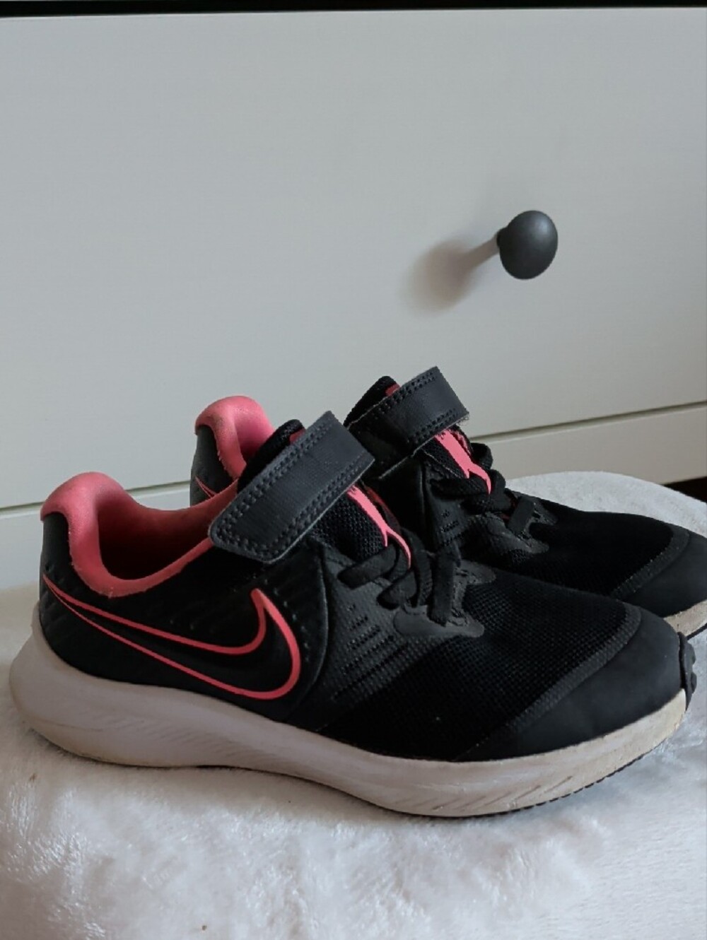 Nike Kids Black and Pink Hook-and-Loop Athletic Sneakers - Picture 6 of 16